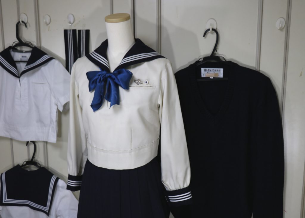 東京女学館高校のセーラー服や卒業記念ＤＶＤを買取させていただきまし