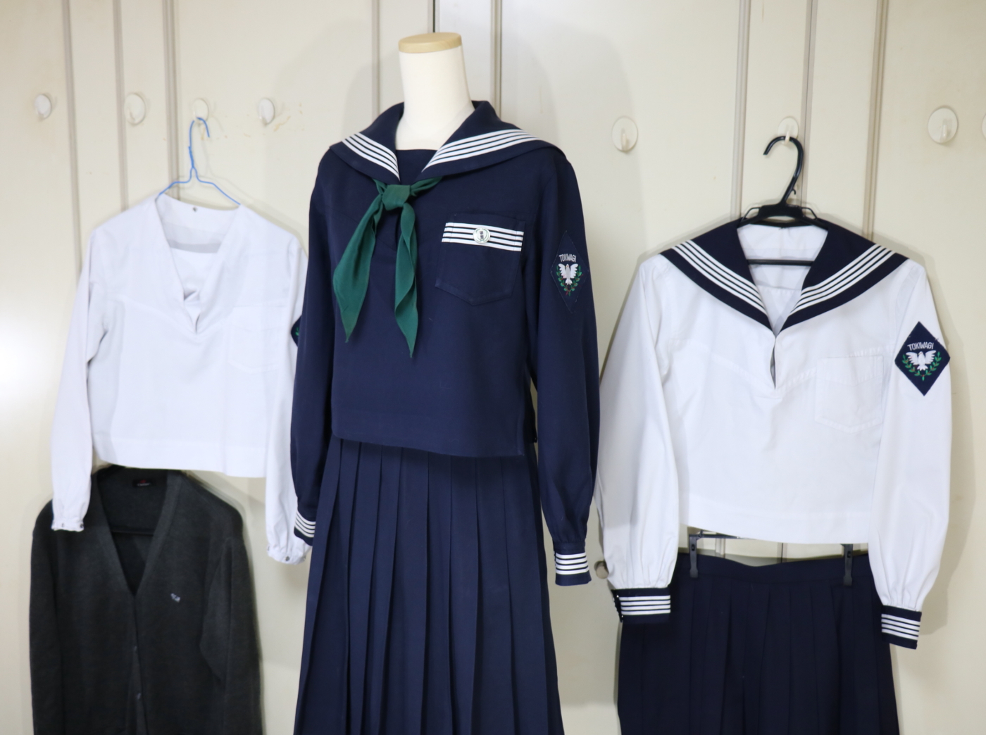 常盤木学園高校のセーラー服を買取させていただきました 制服買取東京