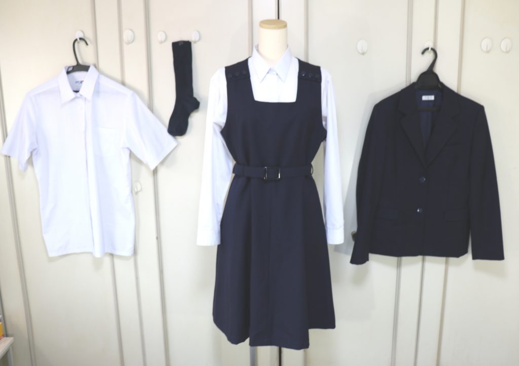 埼玉県県立 熊谷女子高校の女子学生服盛夏服付を買取しました 制服買取東京