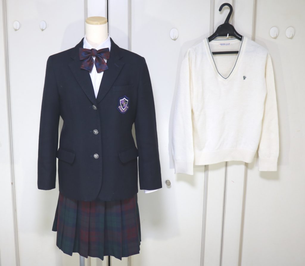 東京学館新潟高校の冬中間女子ブレザー制服を買取致しました 制服買取東京