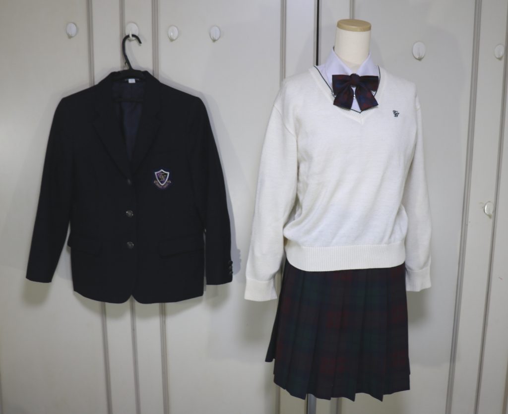 東京学館新潟高校の冬中間女子ブレザー制服を買取致しました 制服買取東京