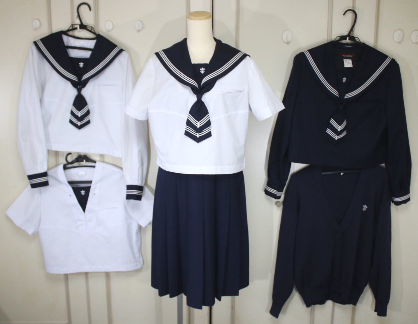 北海道 函館白百合学園高等学校のセーラー服を買取させていただきました 制服買取東京
