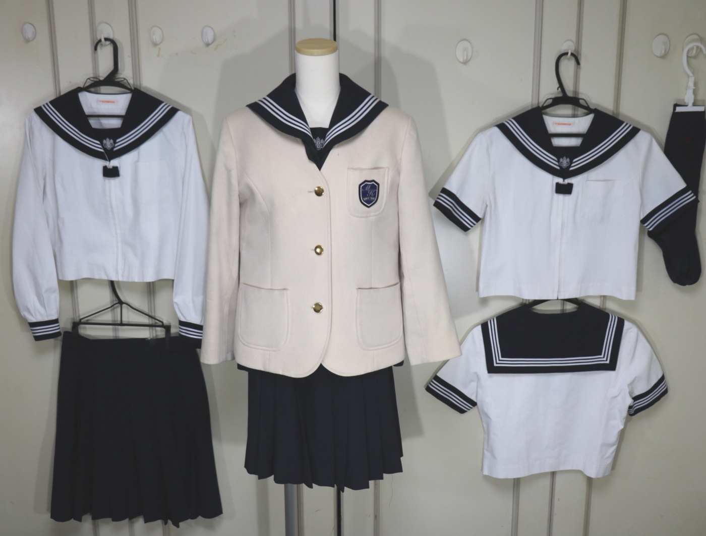 目白研心高校セーラー服 白色ブレザー付きを買取させていただきました | 制服買取東京2020