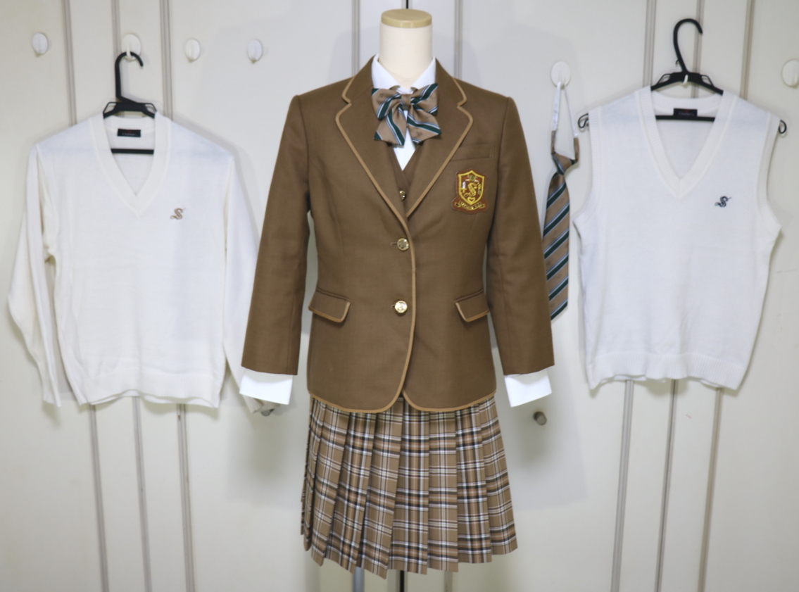 作新学院高等学校の女子ブレザー制服を買取させていただきました