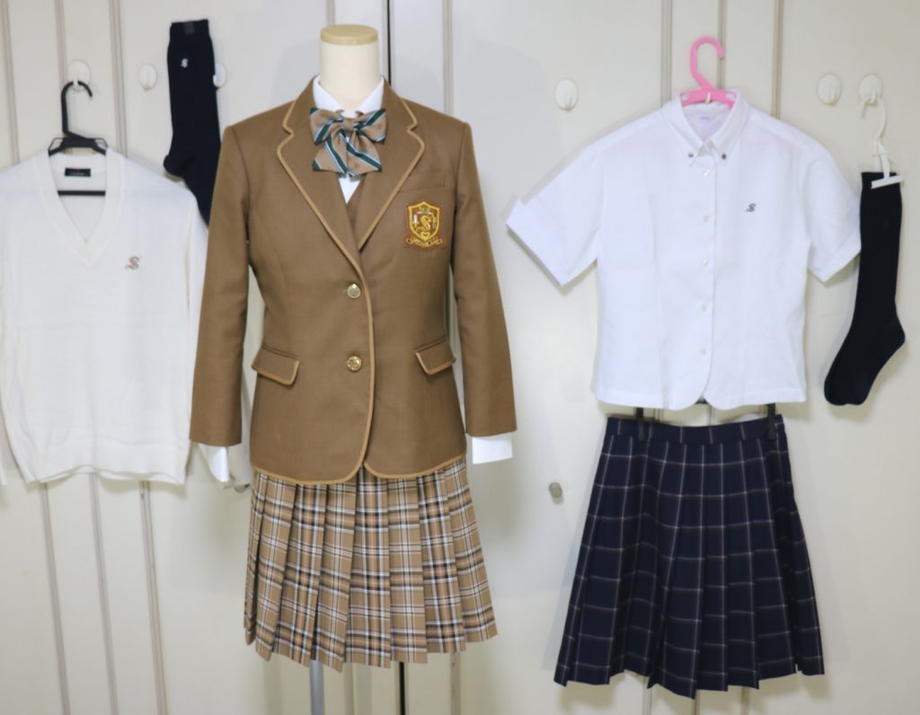 制服買取東京 中学 高校の女子学生制服を高価買取します