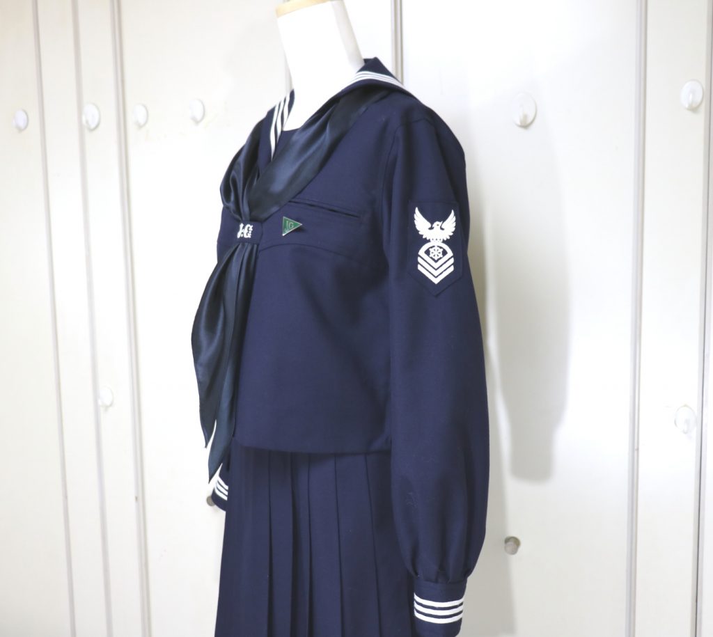 制服買取東京 中学 高校の女子学生制服を高価買取します