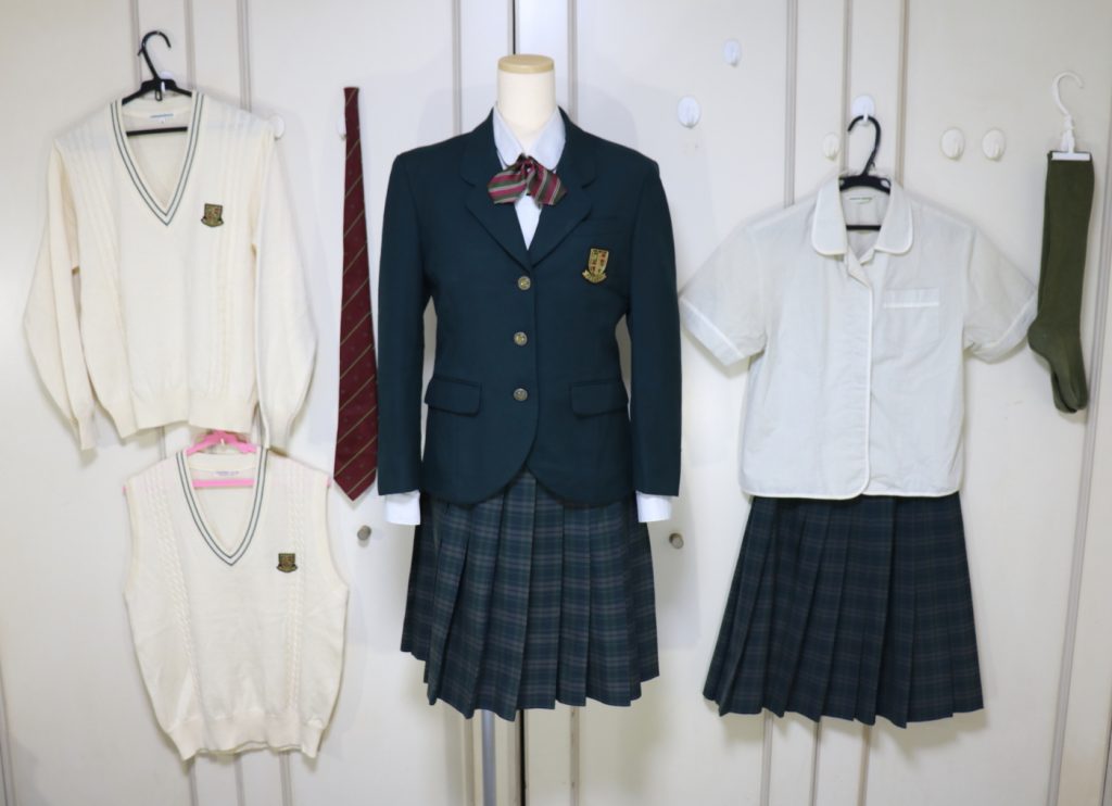 福島県郡山市 尚志高等学校女子ブレザー制服珍しいグリーン系を買取しました 制服買取東京