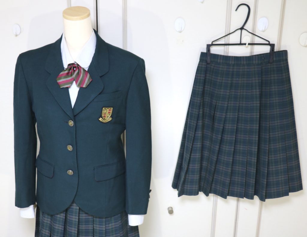 福島県郡山市 尚志高等学校女子ブレザー制服珍しいグリーン系を買取しました 制服買取東京