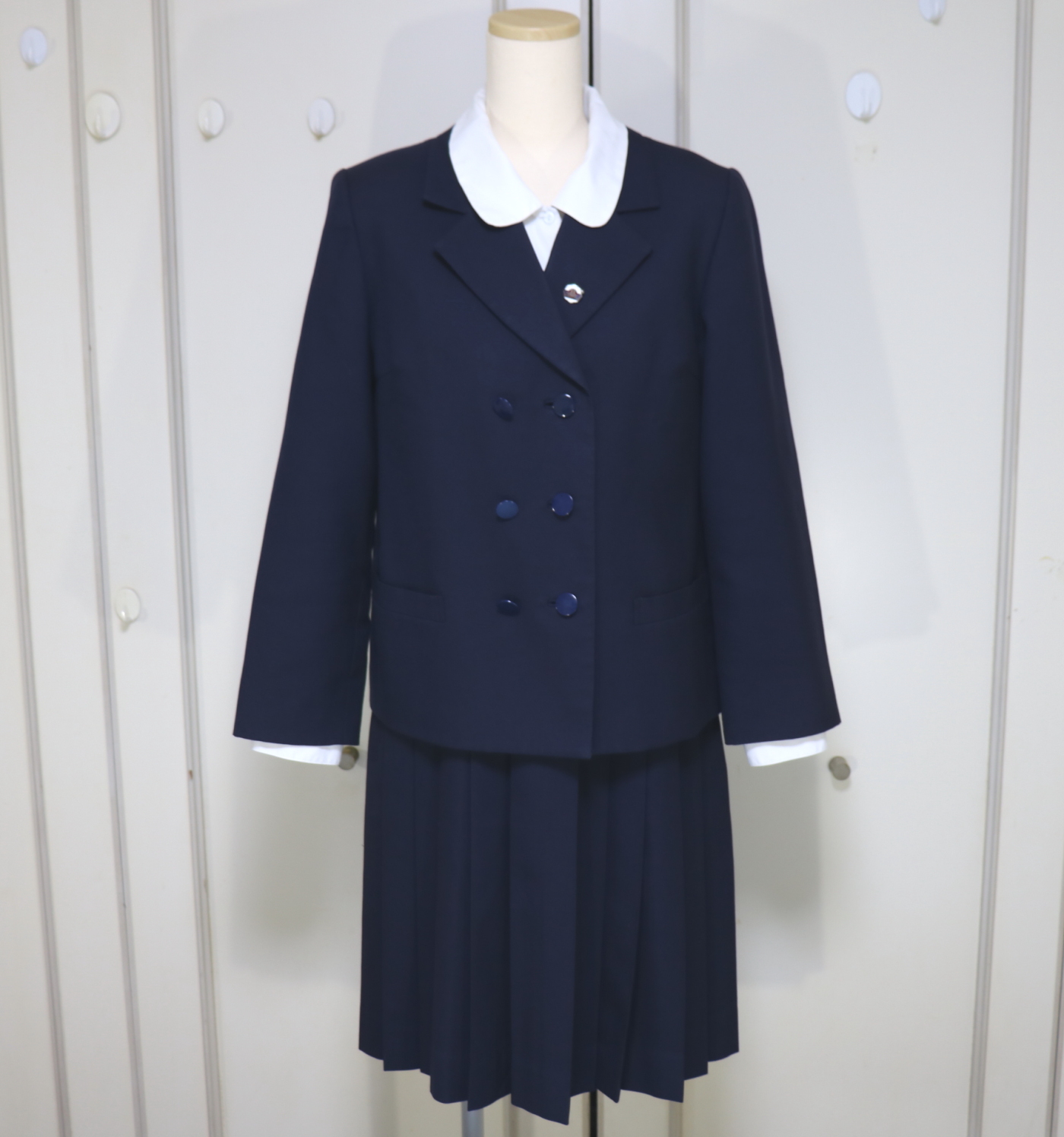 茨城県 県立水戸第二高等学校 女子冬ブレザー制服 校章付を買取しました 制服買取東京