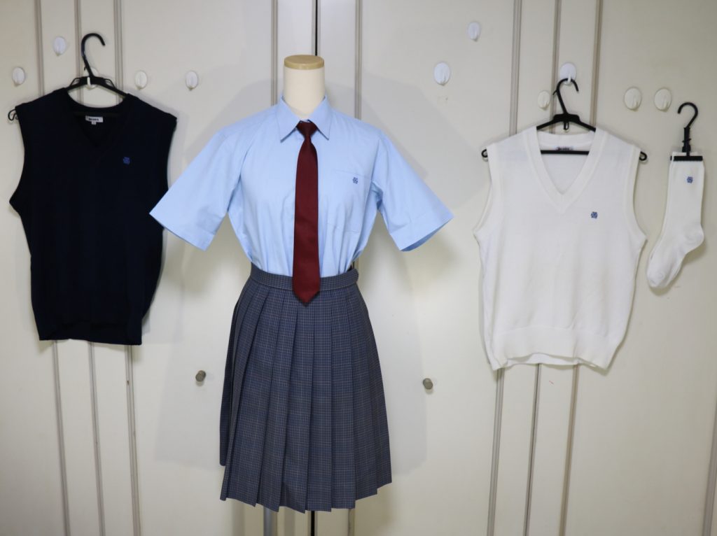 東京都私立 江戸川女子高等学校 指定夏制服上下ベスト２種指定タイ ソックス を買取しました 制服買取東京