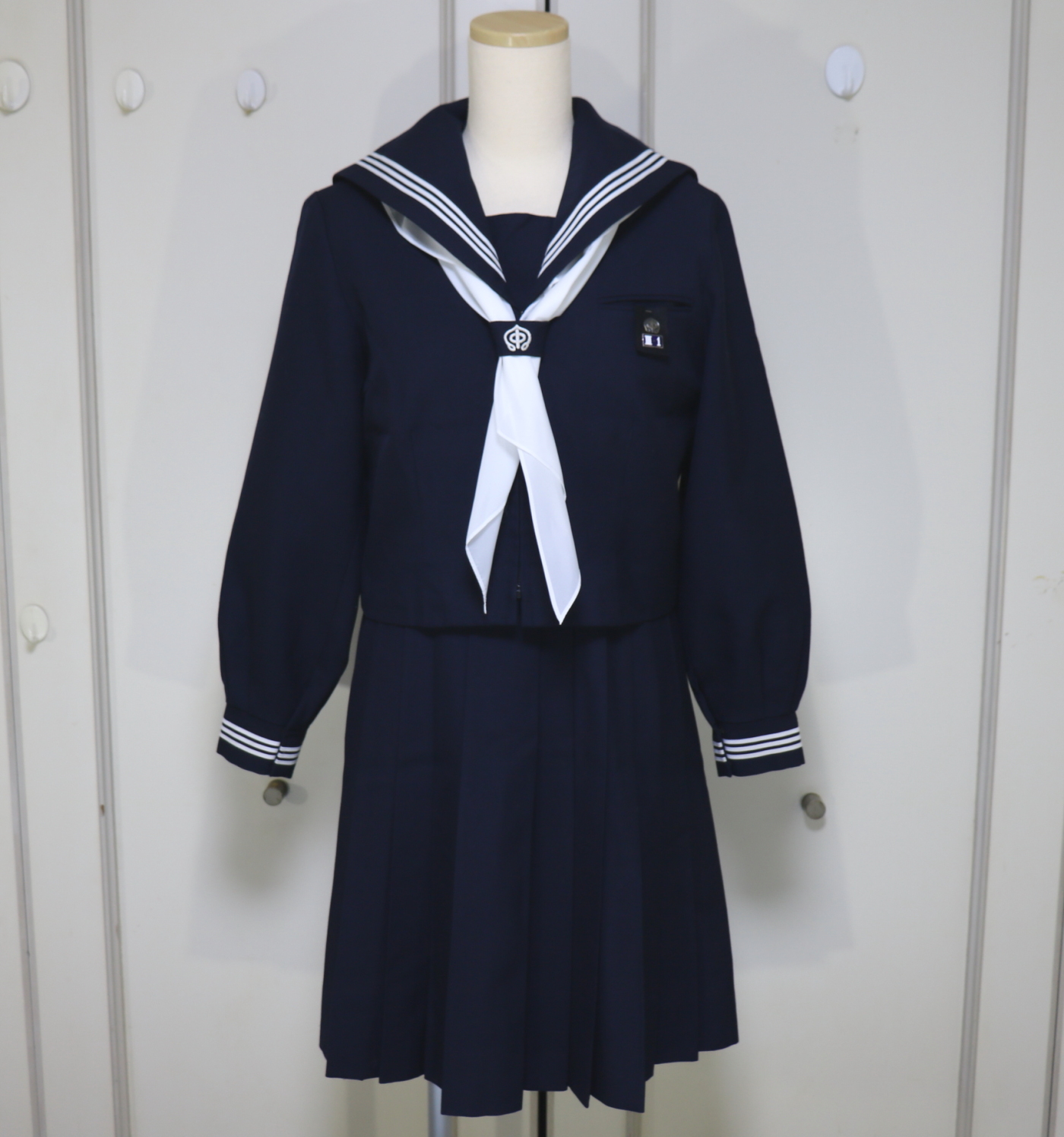 練馬区立大泉第二中学校 旧型冬セーラー服ベルト付ジャンスカ仕様を買取しました | 制服買取東京2020