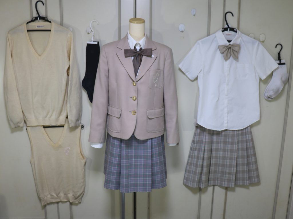 制服買取東京 中学 高校の女子学生制服を高価買取します