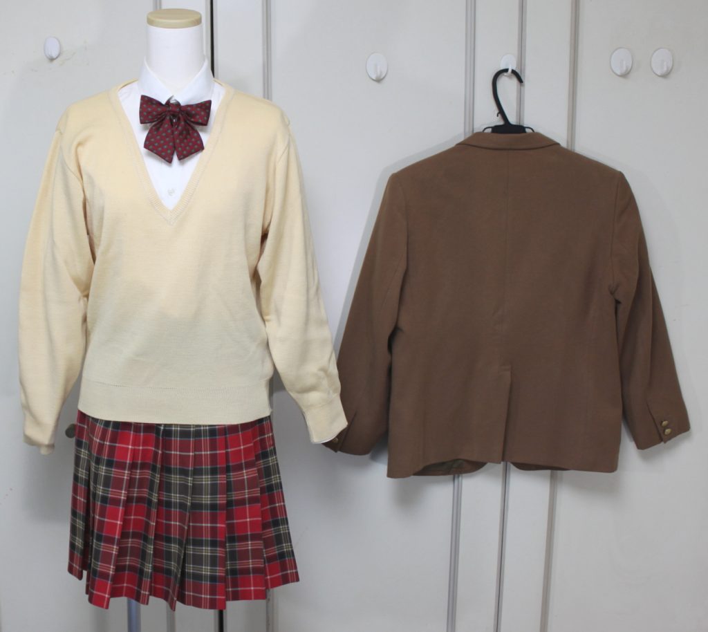 東京都 品川女子学院中等部 旧赤色カジュアルスカートのフルセット制服 