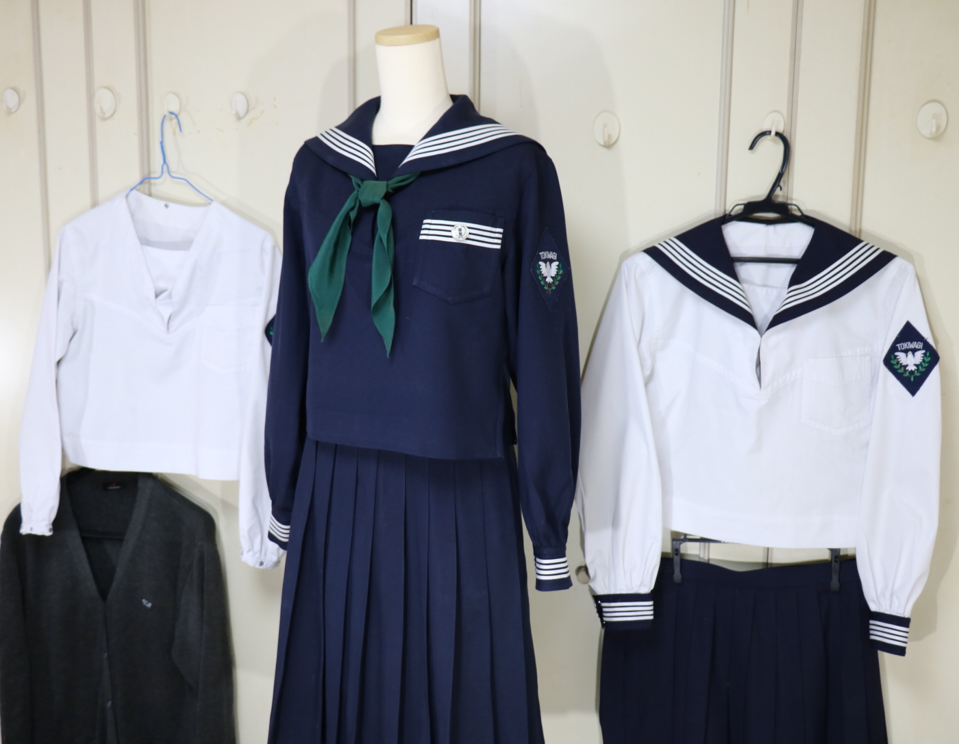 宮城県仙台市 常盤木学園高等学校のフルセットのセーラー服を買取しま