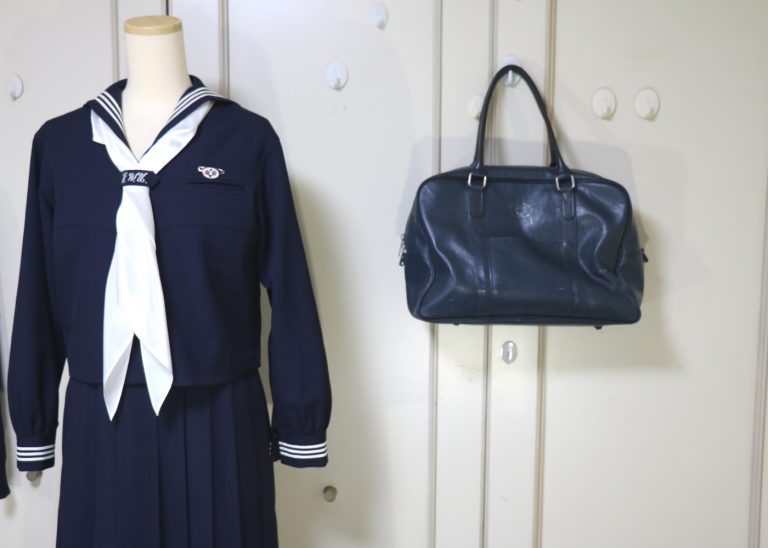 神奈川県川崎市多摩区生田　ＪＷＵ日本女子大学附属中学校の指定品の本革製新型スクールバッグ校章エンブレム付きを買取しました