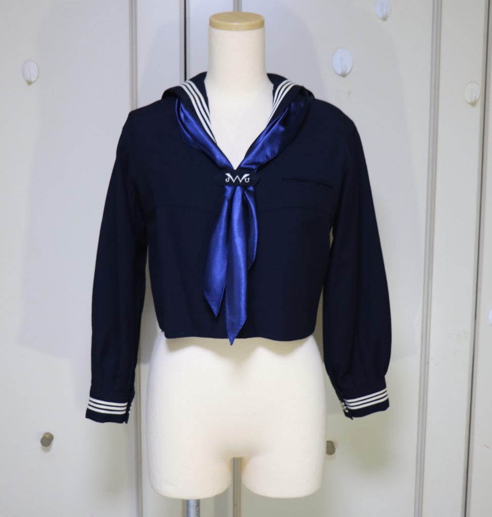 日本女子大学附属豊明小学校 夏用セーラー服の指定スカーフ 紺色を高価買取させていただきました 制服買取東京