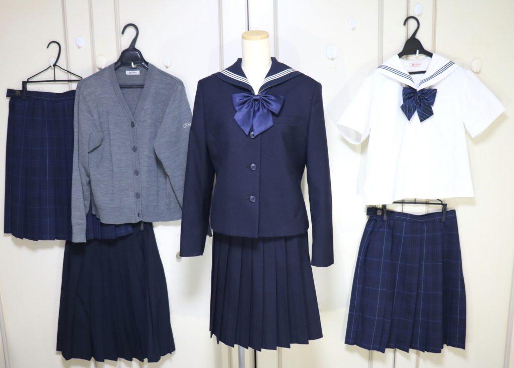 東京都世田谷区 佼成学園女子高等学校のフルセットコンプリートのセーラー服を買取させていただきました 制服買取東京