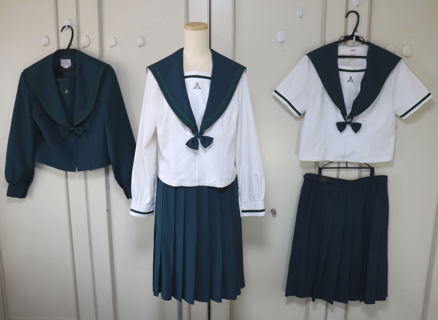 千葉県成田市 成田国際高等学校のセーラー服 フルセットコンプリート８点セット指定ネク３本付きを買取させていただきました | 制服買取東京2020