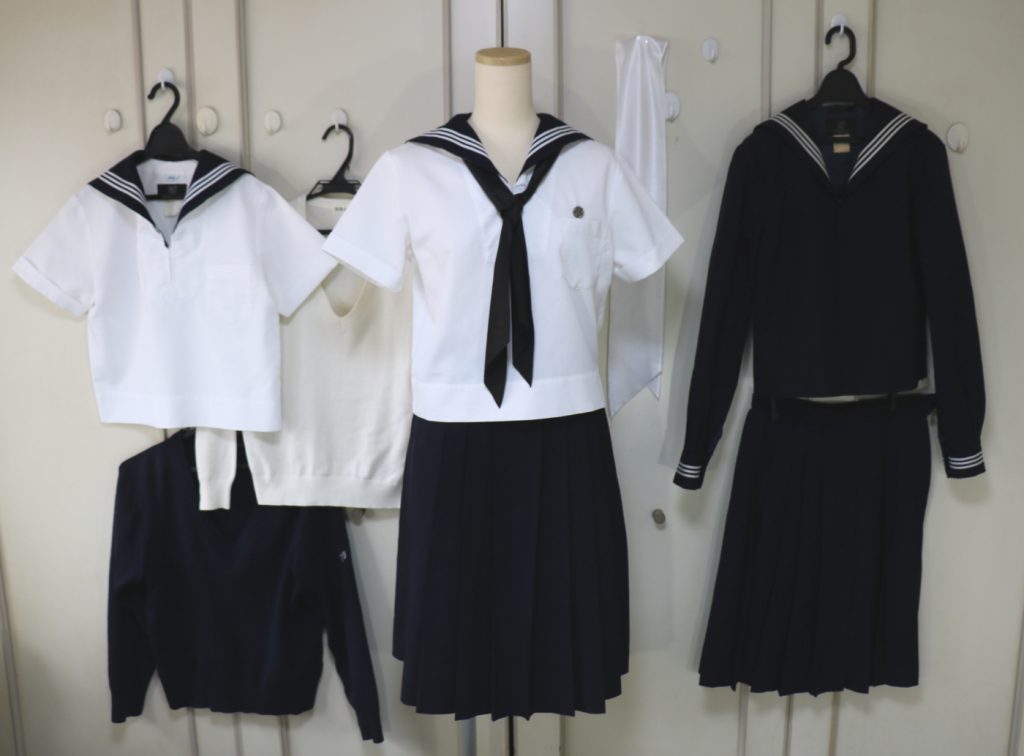 東京都渋谷区東 実践女子学園高等学校 セーラー服フルセットコンプリート校章 指定スカ２種セーター付を買取させていただきました 制服買取東京