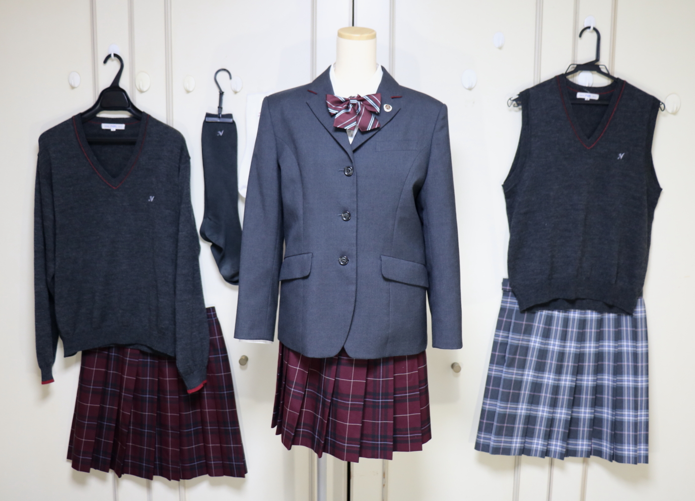 東京都江東区私立女子高 中村中学校 ２０２０年式の純銀校章付き女子ブレザー制服を買取させていただきました 制服買取東京