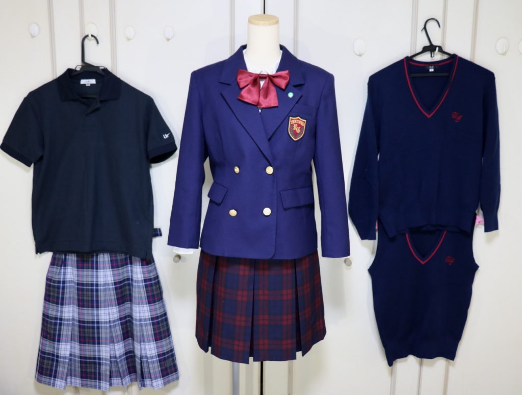 埼玉県さいたま市緑区 浦和学院高等学校のフルセット校章付き女子ブレザー制服を買取しました 制服買取東京