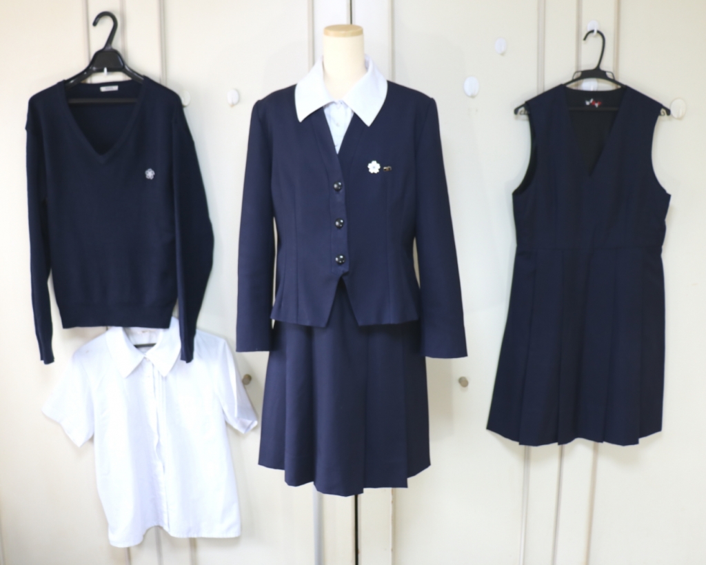 人気提案熊本信愛女学院高校◆校章＆学年章セット 学生服
