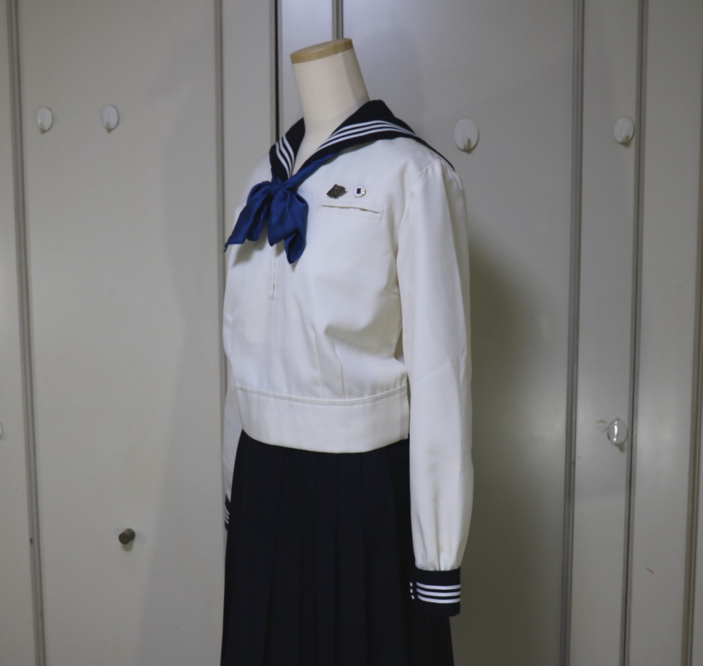 東京都渋谷区広尾 私立 東京女学館の冬セーラー服２タック校章３学年章付き卒業生から買取しました | 制服買取東京2020