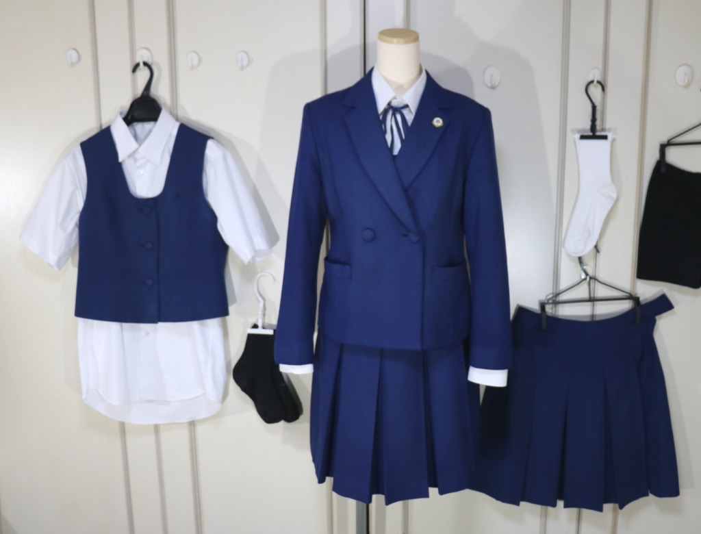 茨城県水戸市 茨城県立水戸商業高等学校 みとしょうぎょうこうとうがっこう の１オーナーフルセットコンプリート 校章付き女子ブレザー制服を買取しました 制服買取東京
