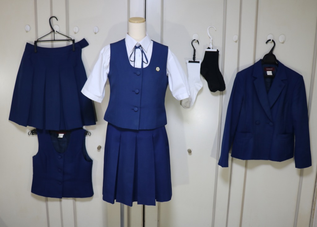 茨城県水戸市 茨城県立水戸商業高等学校 みとしょうぎょうこうとうがっこう の１オーナーフルセットコンプリート 校章付き女子ブレザー制服を買取しました 制服買取東京