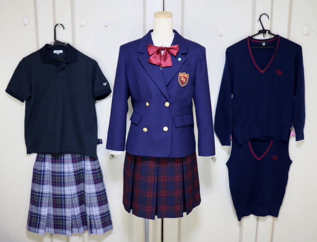 埼玉県さいたま市 私立女子高 浦和学院高等学校 うらわがくいんこうとうがっこう の校章付きフルセット盛夏服付きの女子ブレザー制服一式を買取しました 制服買取東京